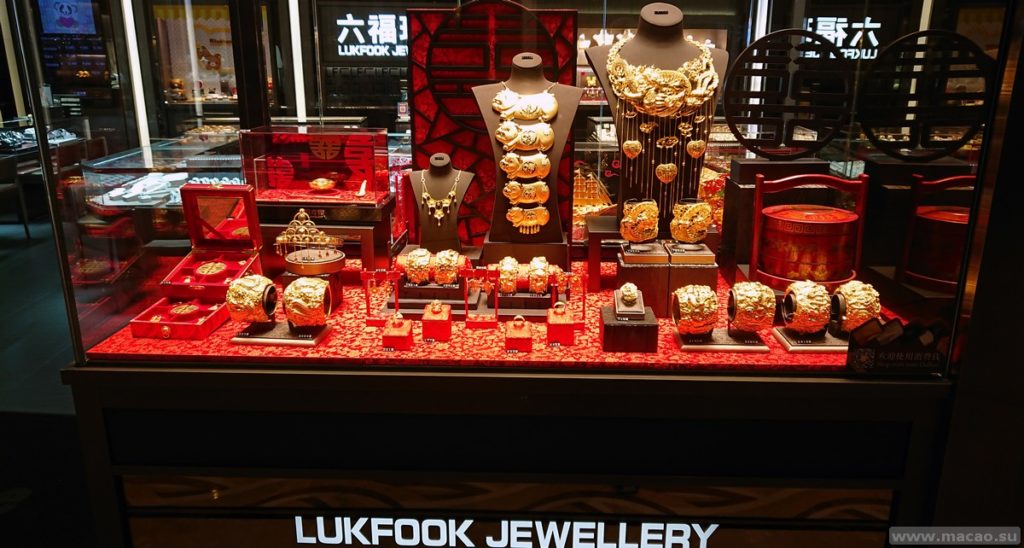 Lukfook jewelery